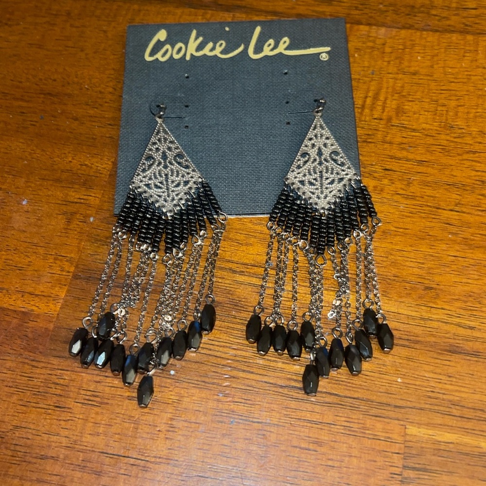 Cookie Lee NWT ladies black and silver diamond shape danglers. Style 51775